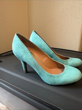 Kelly & Katie Turquoise Suede Pumps